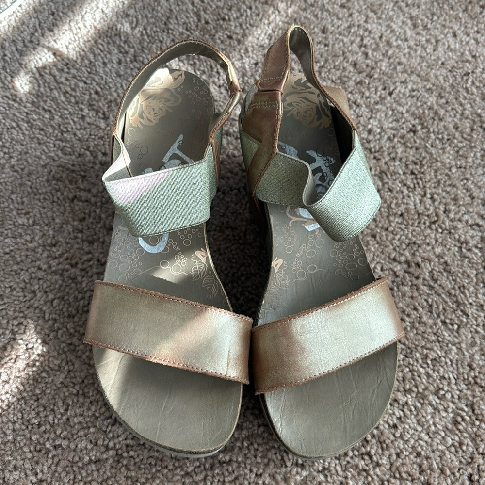 OTBT Platform Sandals - gently worn